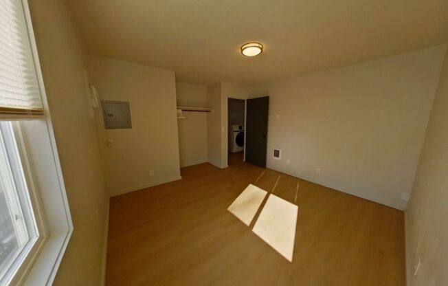 2 beds, 1 bath, 647 sqft, $1,600, Unit 34B