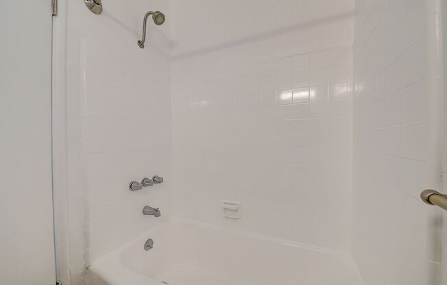 Studio, 1 bath, 595 sqft, $1,598, Unit 22