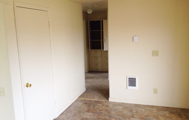 Modern 3 Bedroom Home near Auburn Elementary with Double Garage