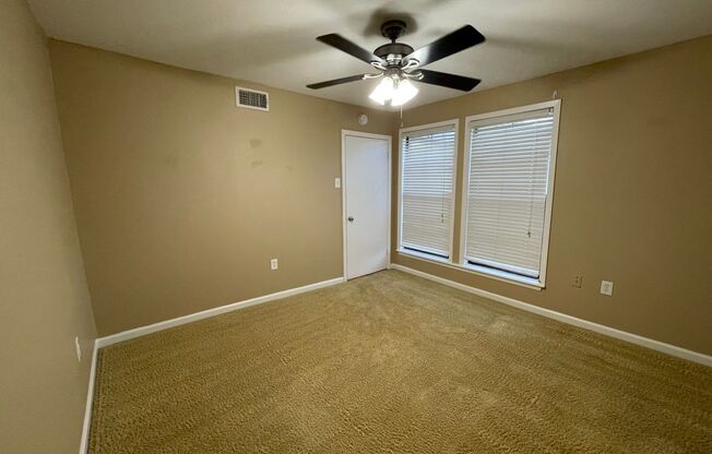 2 beds, 1.5 baths, $1,300, Unit #4