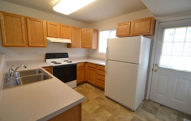 Corner 3 bed, 2.5 Bath Townhome in District 20!