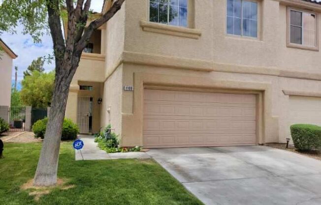 1109 Scenic Crest Dr // Seven Hills Townhome available for rent