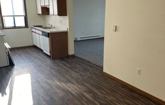 2 beds, 1 bath, 900 sqft, $850, Unit 202