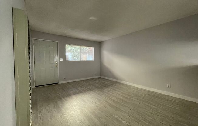 Spacious and Bright Upper Level Unit Ready For Move In!