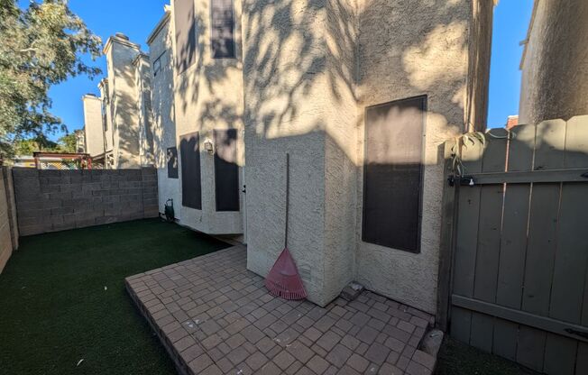 3 beds, 2.5 baths, $1,750