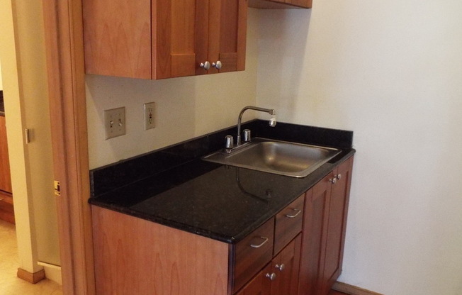 3644 Woodland Park Apartments are located in Wallingford