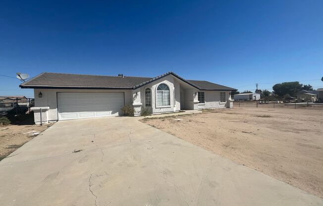 4 bdr 2 bth in Hesperia.. RV parking accessibility