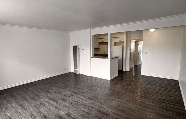 2 beds, 1 bath, 800 sqft, $2,450, Unit 07