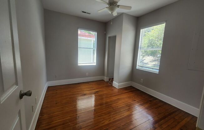 2 beds, 1 bath, $1,900, Unit APARTMENT B