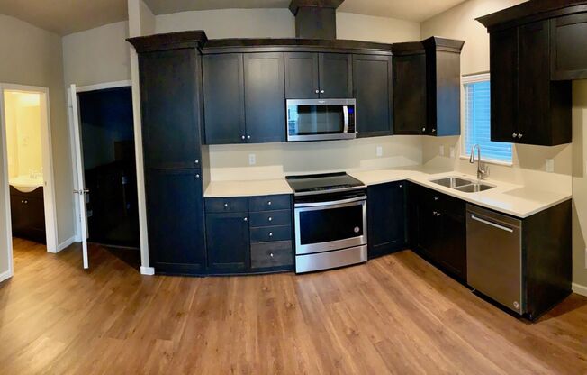 New Townhome Steps from Willamette River
