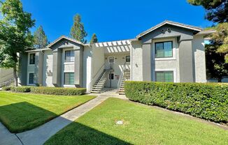 Great 2B/2BA Condo in Carmel Mountain Ranch w/ Community Pool, W/D, & Reserved Parking!