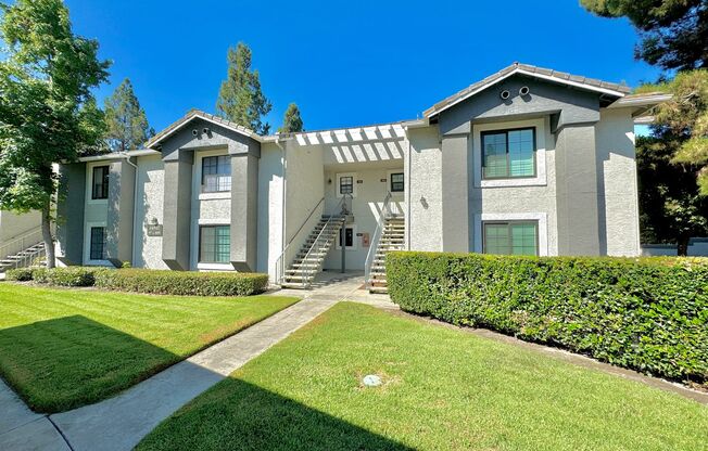 Great 2B/2BA Condo in Carmel Mountain Ranch w/ Community Pool, W/D, & Reserved Parking!