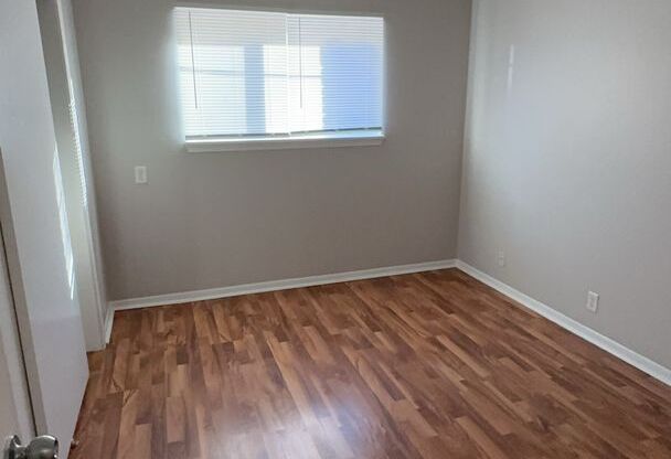 2 beds, 1 bath, 950 sqft, $850, Unit #6