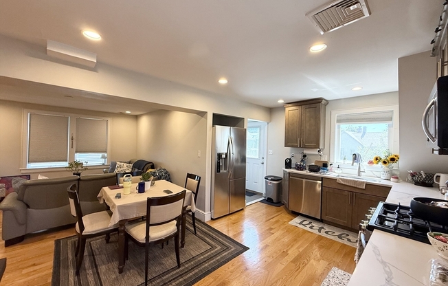 821 WINTHROP AVE