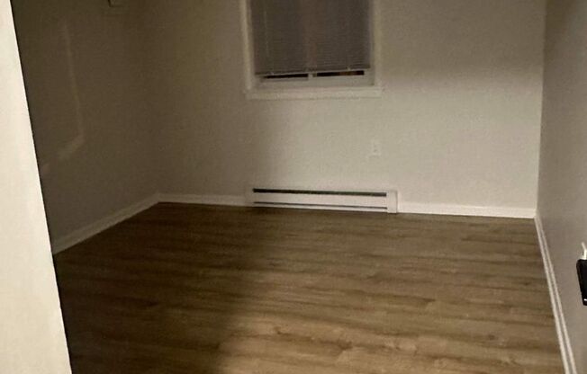 2 beds, 1 bath, $1,750, Unit E03
