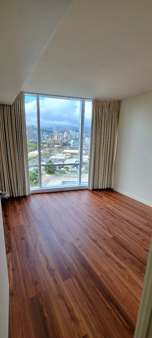 MOANA PACIFIC 2 BEDROOM! NEW WOOD FLOORS!