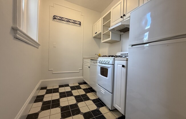 Studio, 1 bath, 295 sqft, $2,300, Unit 610