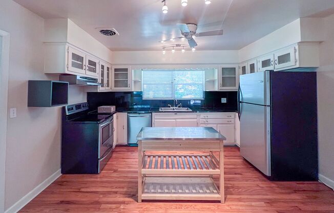 3BR/2.5BA House in Florida Park - Available For Fall 2026!