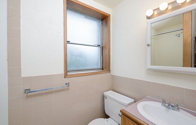 Studio, 1 bath, 400 sqft, $1,195, Unit B05