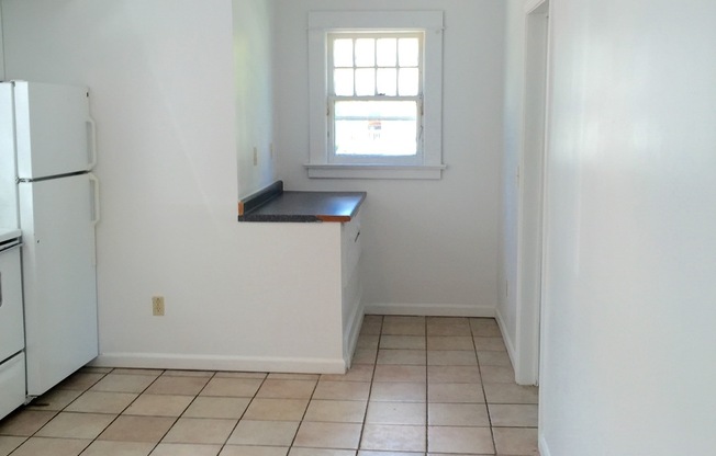 2 beds, 1 bath, $1,250, Unit 2