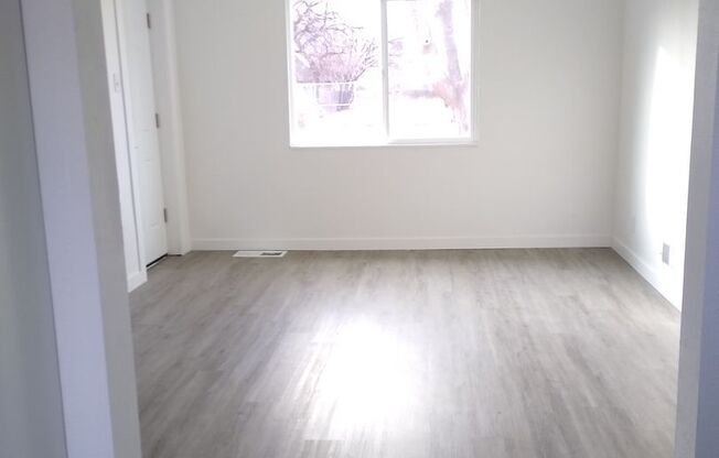 2 beds, 1 bath, $1,875, Unit 5210 Carr St