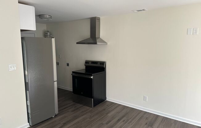 2 beds, 1 bath, 600 sqft, $1,050, Unit A