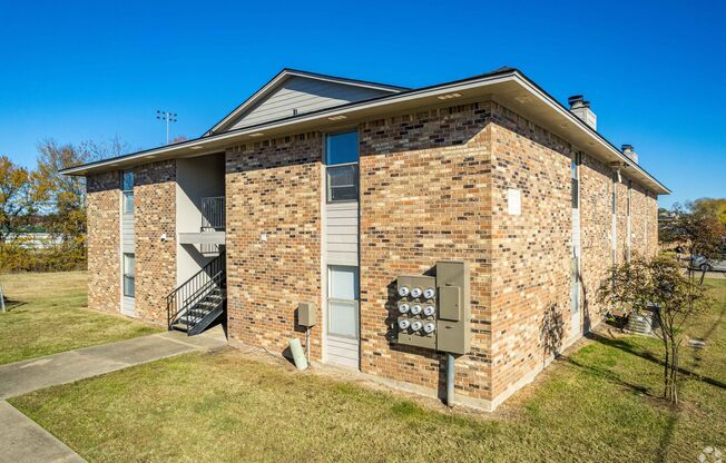 Seasons & Woodale Apartments