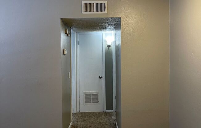 2 beds, 1 bath, 875 sqft, $849, Unit 1200-5