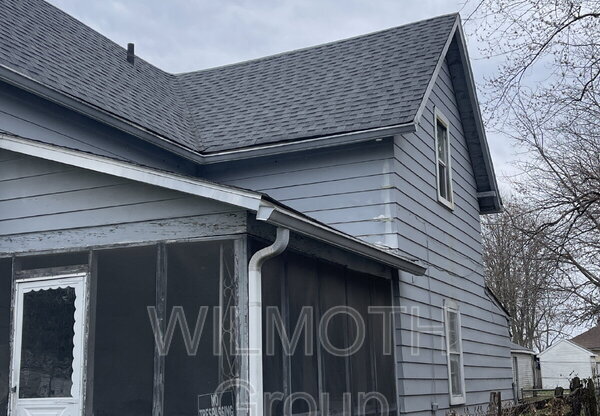 560 N SHEFFIELD AVE