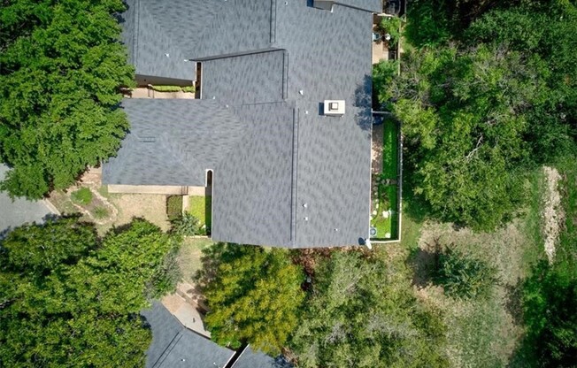 7211 LAKEWOOD DR