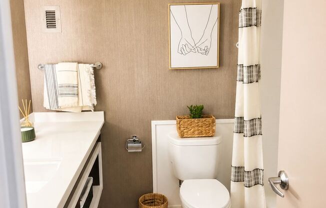 Studio, 1 bath, 637 sqft, $912, Unit 114