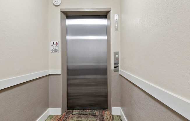 Apartments in Valley Village , Ca Elevator