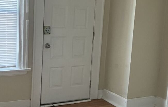 1 bed, 1 bath, $895, Unit 2