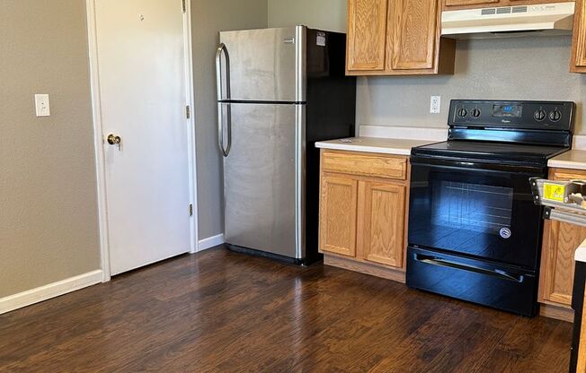 ---REMODEL---3 bedroom 2 bathroom Townhome in Englewood