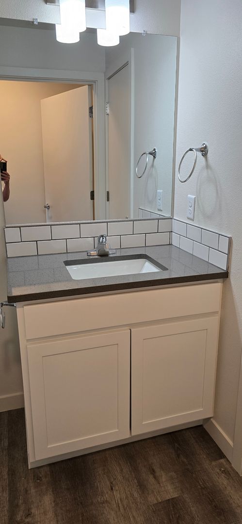 3 beds, 2 baths, 1,075 sqft, $2,050, Unit 213