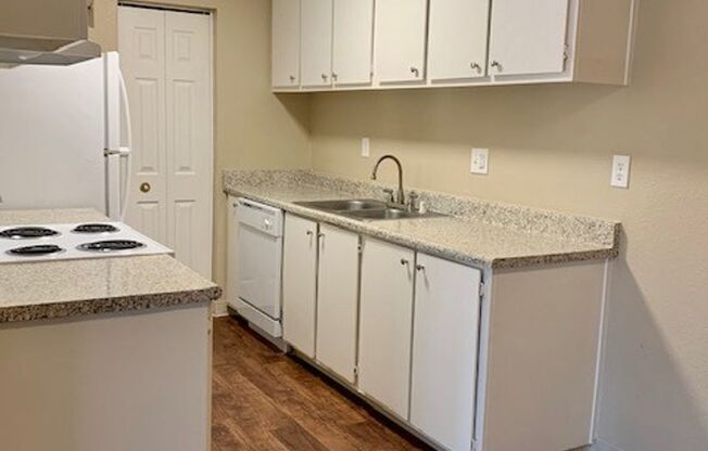 2 beds, 1 bath, 861 sqft, $1,715, Unit 99