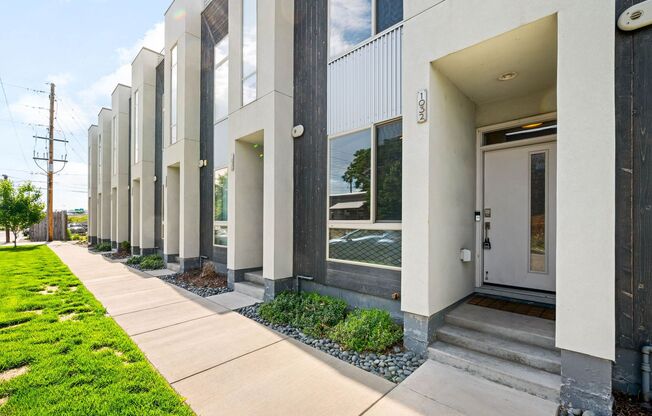 Modern 2BD, 2BA LoHi Townhome with Rooftop Deck