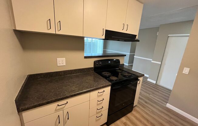 2 beds, 1 bath, 980 sqft, $2,500, Unit 061