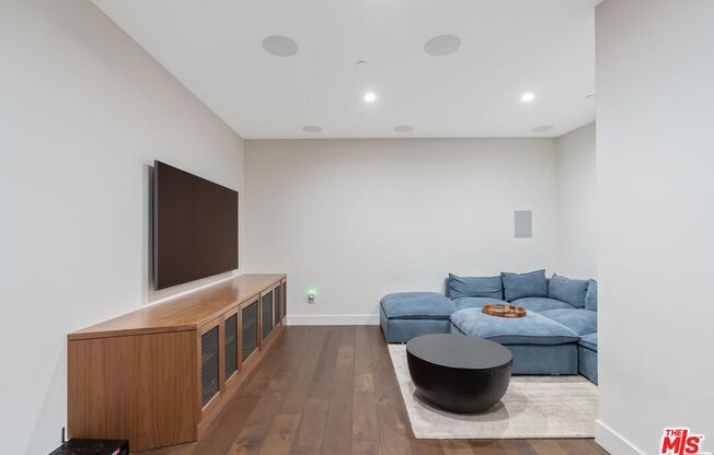 3 beds, 3 baths, 2,123 sqft, $6,000, Unit 1910