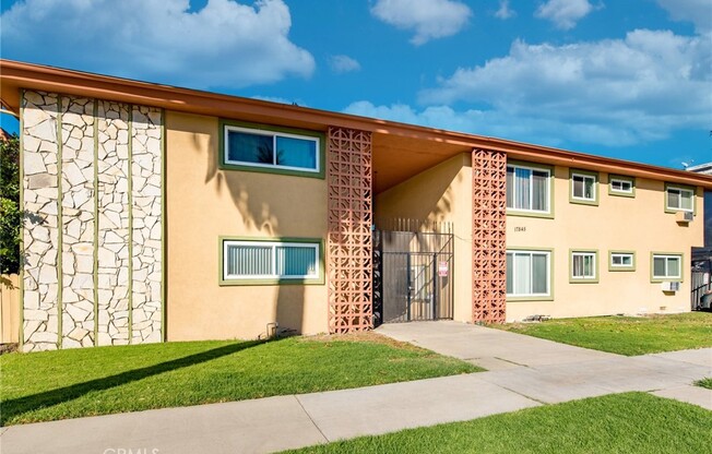 2 beds, 1 bath, 800 sqft, $1,900, Unit 7