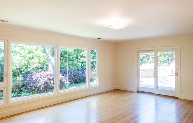 3BR/2BA Lovely Home! Flat Yard! Parking!  Pet OK!   PROGRESSIVE