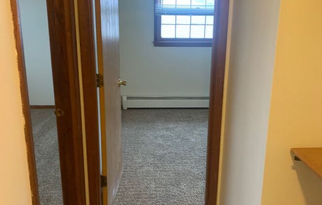 2 beds, 1 bath, $1,125, Unit A