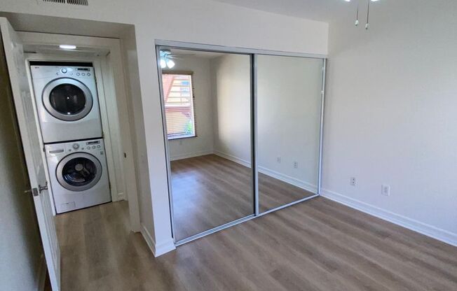 1BD/1BA Condo - Downstairs Unit - Parking - Spacious - REMODELED