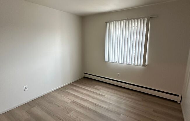 2 beds, 1 bath, $1,295, Unit 103