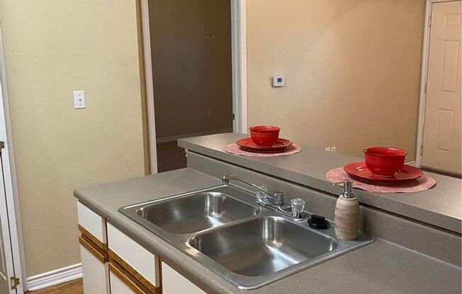 1 bed, 1 bath, 543 sqft, $749