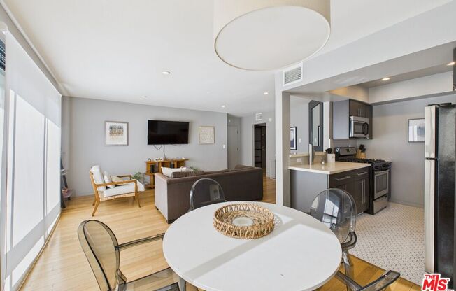 1 bed, 1 bath, 798 sqft, $4,100, Unit 205A