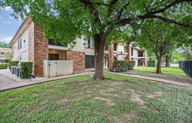 1705 Crossing PL