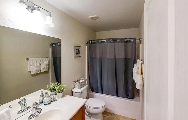 4 beds, 3 baths, $3,220, Unit # 129