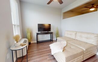 Studio, 1 bath, 595 sqft, $1,235, Unit 122