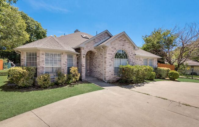 Available Now!! Beautiful Rowlett Home Close to the Lake Ray Hubbard!!